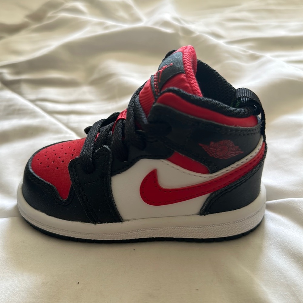 Toddler size 4 Jordan 1 Mid